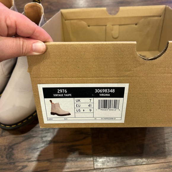 NWT /in Box ‼️ Dr Martens 2976 Vintage Taupe Chelsea Boots - Size US 9 - Picture 9 of 13